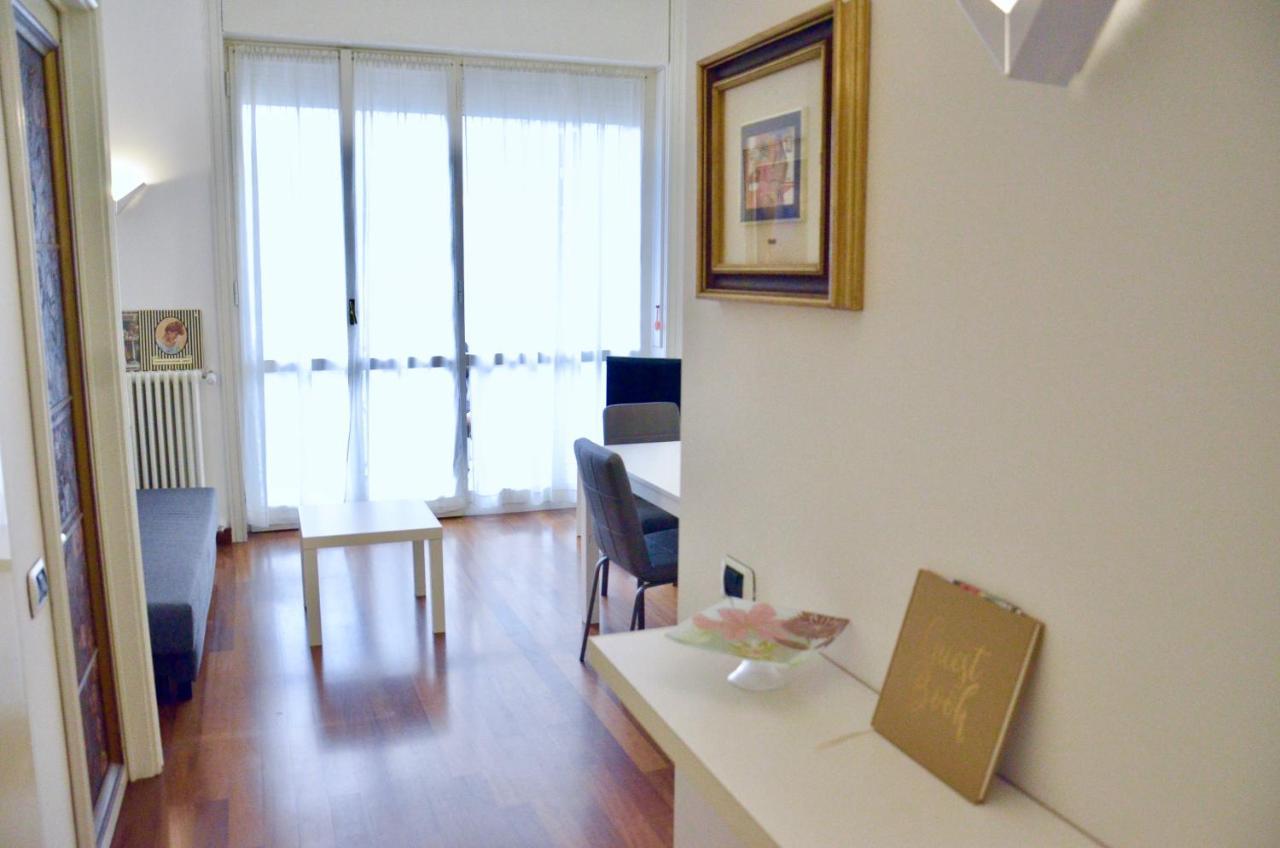 New Renovated Apartment With Balcony Porta Romana Milano Esterno foto